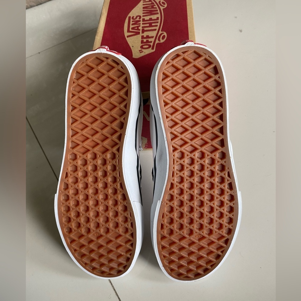 Checkerboard kid Vans New. - Picture 5 of 5